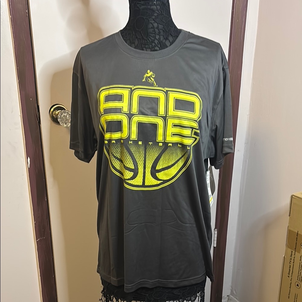 AND1 Men's Gray and Yellow Graphic T-Shirt